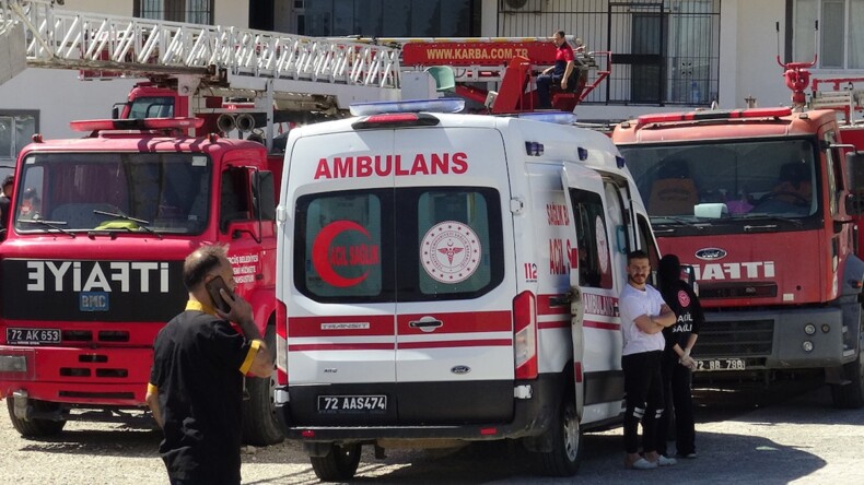 6 katlı binada yangın: 20 kişi hastaneye kaldırıldı