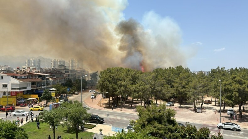 Antalya’da orman yangını… Kreş tahliye edildi