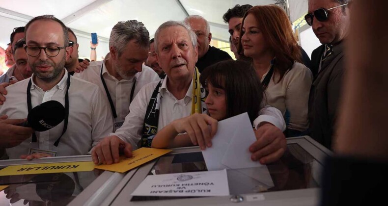 Aziz Yıldırım Fenerbahçe başkanlık seçiminde oyunu kullandı