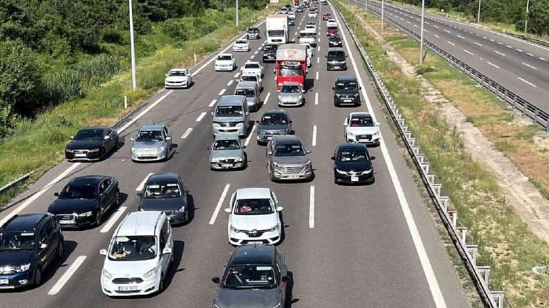 Bayram trafiği başladı… Bolu geçişinde akıcı yoğunluk