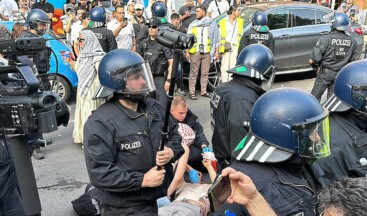 Berlin’de eylemciler darbedildi… Çok sayıda gözaltı var