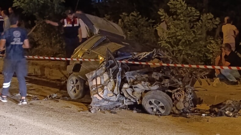 Beton mikseri, otomobili biçti: 1 ölü