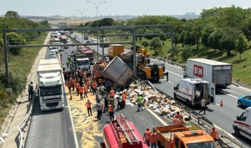 Çatalca’da kamyonlar çarpıştı ortalık savaş alanına döndü