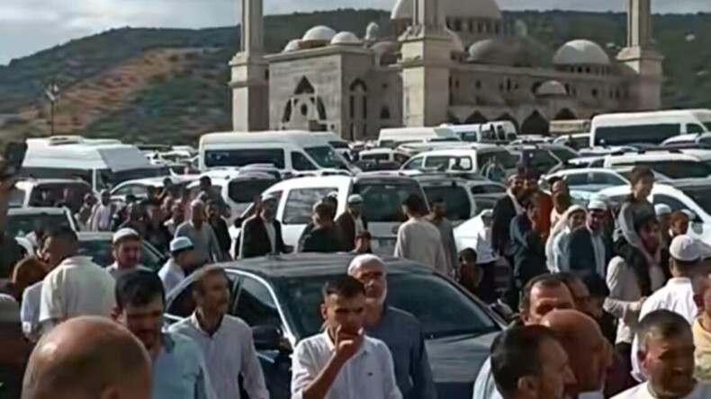 CHP’ye geçen belediye tarikatın kaçak yapısını yıktı