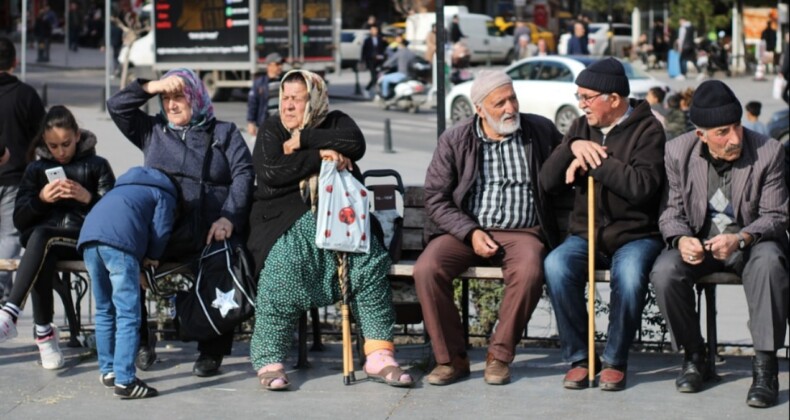 Emekliye bayramda ikramiye var, maaş yok