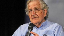 Eşi açıkladı: Chomsky felç geçirdi