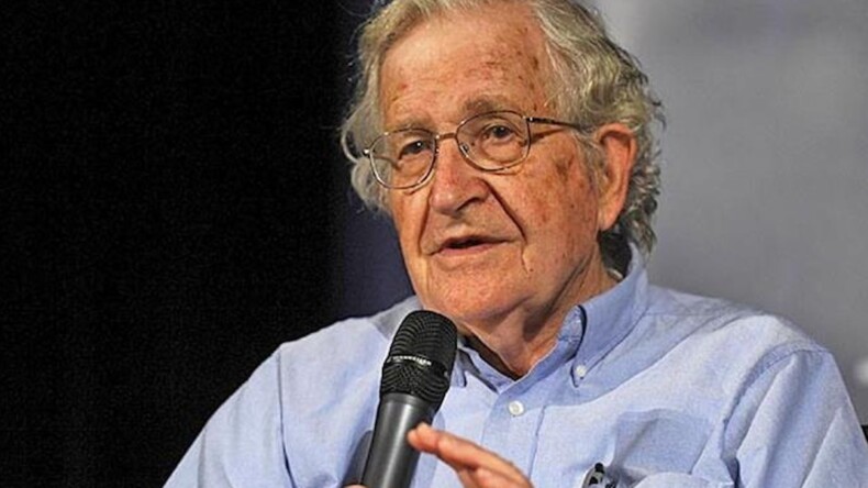 Eşi açıkladı: Chomsky felç geçirdi