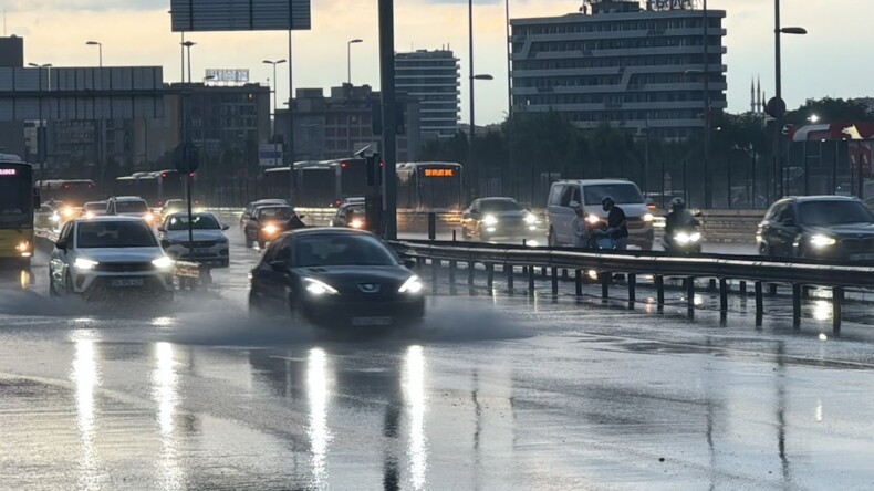 İstanbul’da gök gürültülü sağanak