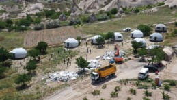 Kapadokya’da kaçak inşa edilen konaklama tesisi yıkıldı