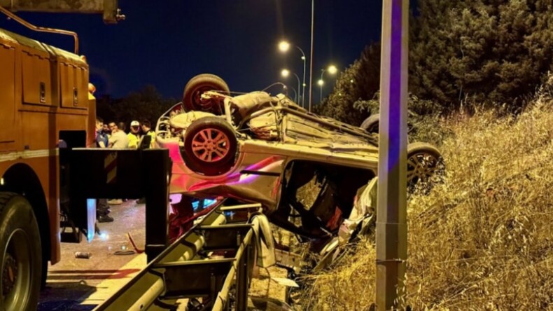 Kocaeli’de bariyere çarpan otomobildeki 3 kişi öldü