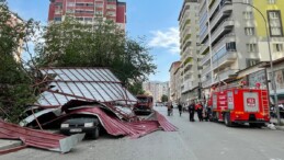 Muş’ta fırtına çatıları uçurdu, 3 araç zarar gördü