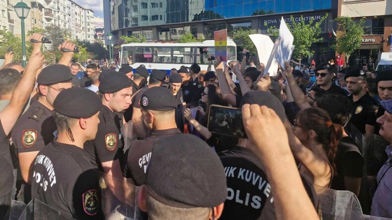 Onur Haftası yürüyüşüne müdahale: Gözaltılar var