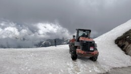 Ülkenin bir kısmı kavrulurken Rize’nin yayla yollarında kar temizleme çalışması