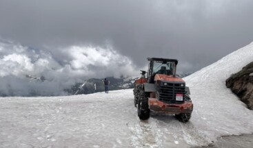 Ülkenin bir kısmı kavrulurken Rize’nin yayla yollarında kar temizleme çalışması