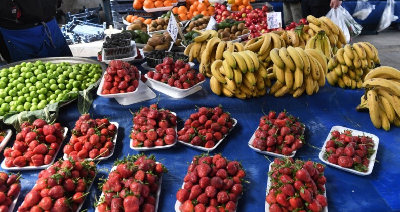 Yaz meyveleri tezgahlarda, fiyatlar cep yakıyor