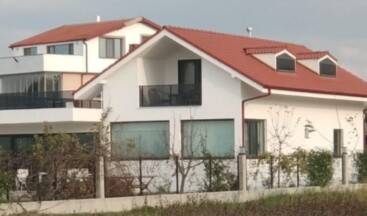 Yıkılması beklenen kaçak villa büyüyor