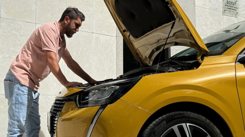 Sıfır aldığı otomobilden şüphelendi, hayatını şokunu yaşadı