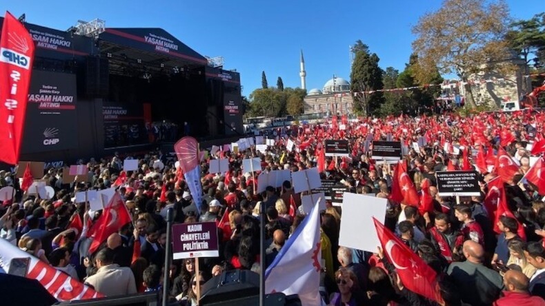 CHP lideri Beşiktaş’taki mitingde konuşuyor