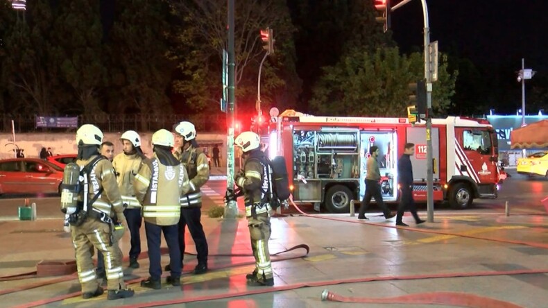 Dumanlar metro istasyonunu sardı: Şişli’de yangın paniği