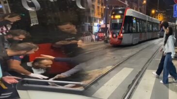 Fatih’te feci kaza: Bir kişiye tramvay çarptı