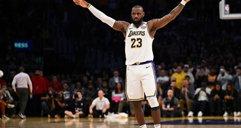 LeBron James yine coştu! Lakers 3’te 3 yaptı