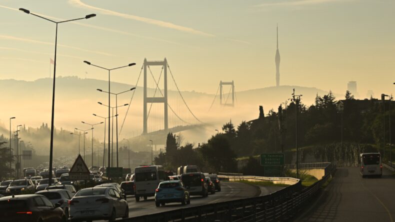 Meteoroloji saat verdi: İstanbul’a sis bulutları geliyor