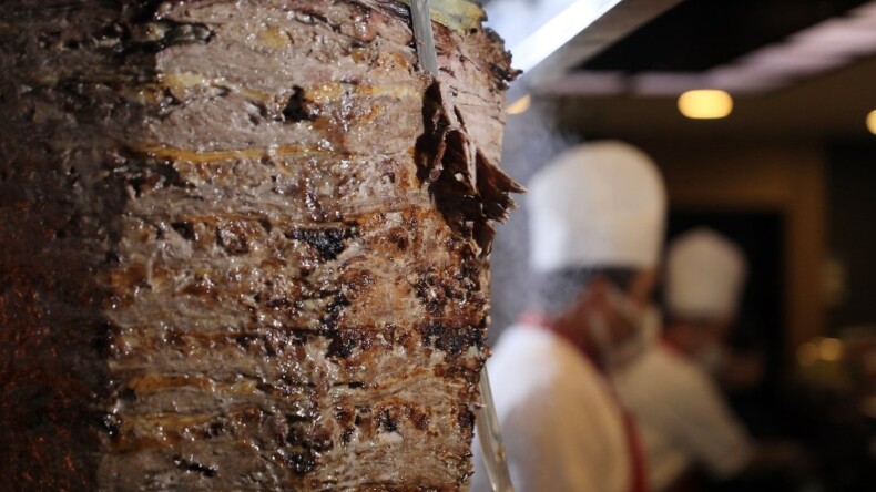 Yıllarca salata hazırlamıştı: Mahkeme dönerci çırağını zengin etti