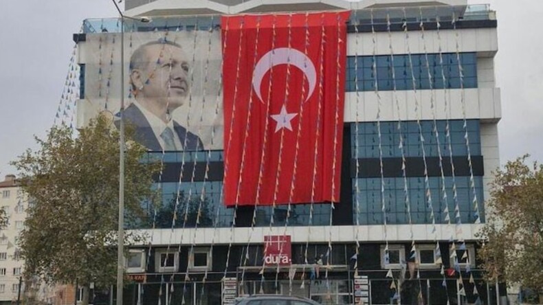 10 Kasım’da bir poster skandalı daha: Erdoğan’a yer var, Atatürk’e yok!