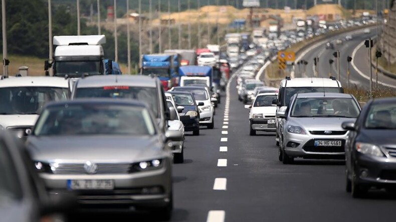 15 yaşından büyük arabası olan herkesi ilgilendiriyor! Bakanlığa çağrı yapıldı