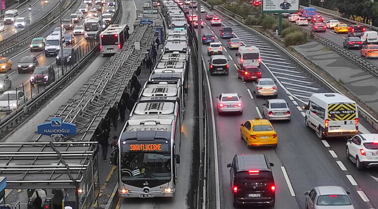 9 günlük ara bitti, İstanbul’da trafik yüzde 70’e dayandı