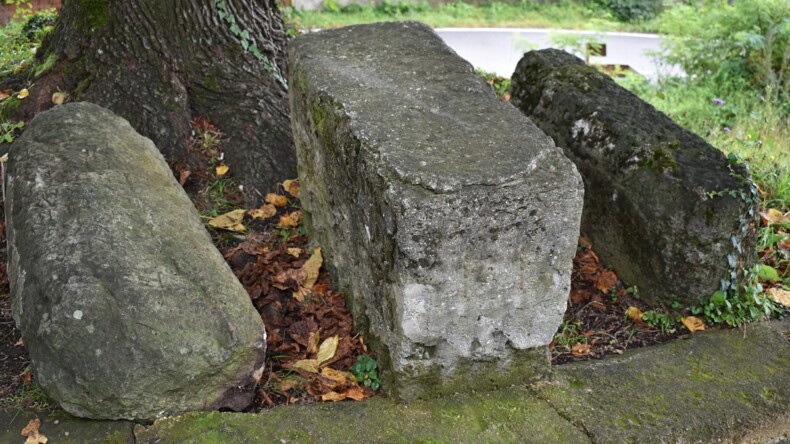 Cami cemaatinin oturağı taş 1800 yıllık tarihi eser çıktı