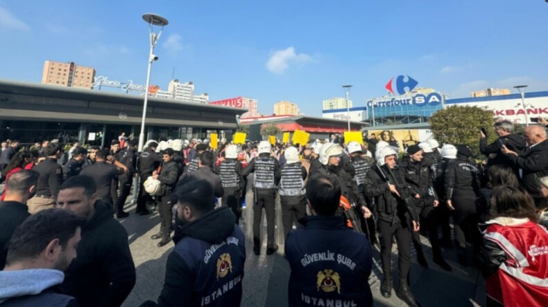 Esenyurt’ta CHP’lilere polis engeli