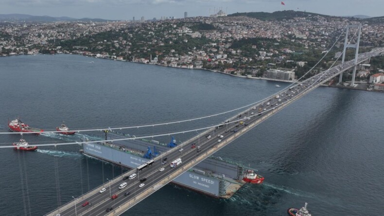 İstanbul Boğazı gemi trafiğine çift yönlü kapatıldı