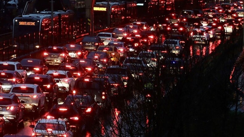 İstanbul bu akşam kıpkırmızı: Yoğunluk yüzde 90’ı buldu