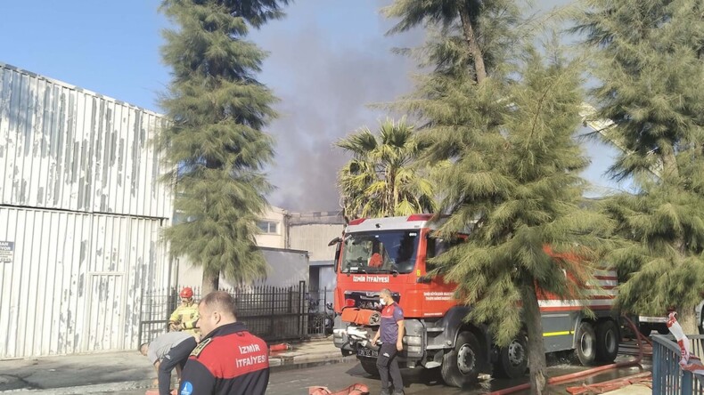 İzmir’de kimya fabrikasında yangın