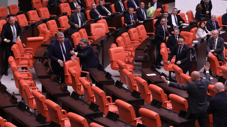 Meclis’te CHP ve MHP’li vekiller arasında gerginlik