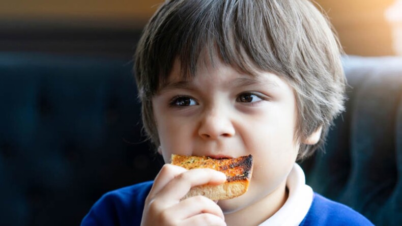 Neden asla yanmış tost yememelisiniz?