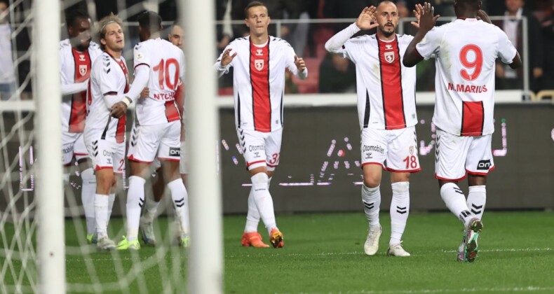 Samsunspor Antalyaspor’u devirdi yenilmezlik serisini sürdürdü