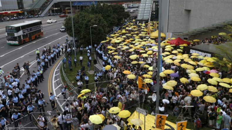 ‘Şemsiye protestolarından’ sonra gelen erken seçimin cezası kesildi