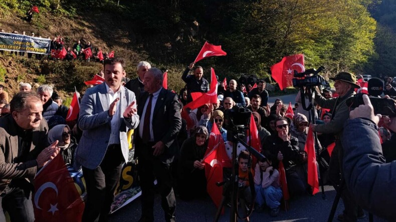 Uzungöl’de halk isyanda! Yolu kapattılar eylem yaptılar