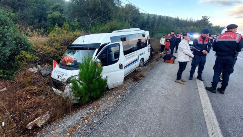 Yolcu minibüsü şarampole düştü: 8 kişi yaralandı