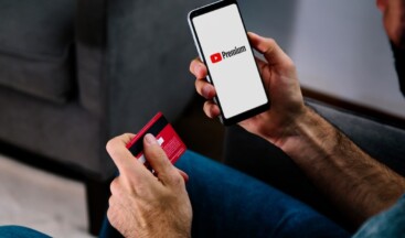 YouTube Premium abonelerine reklam göstermeye başladı: Kullanıcılardan tepkiler yağdı