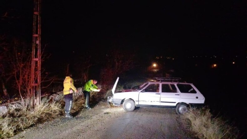 Çorum’da kaza yapan alkollü sürücü aracını bırakıp hastaneye gitti