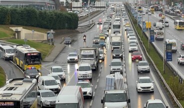 İstanbul’da yağışın da etkisiyle trafik yoğunluğu yüzde 78’e ulaştı