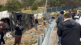 Isparta’da yolcu otobüsünün şarampole devrildiği kazada 1 kişi öldü, 18 kişi yaralandı